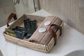 Lambis Studios & Apartments