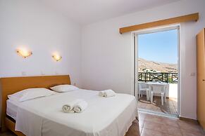 Lambis Studios & Apartments