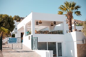 Lambis Studios & Apartments