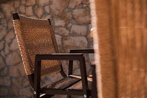 Lambis Studios & Apartments