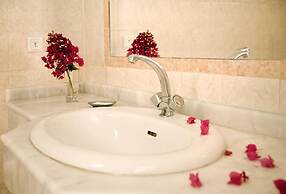 Lambis Studios & Apartments