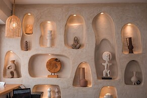 Lambis Studios & Apartments