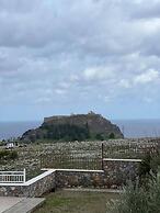 Lambis Studios & Apartments