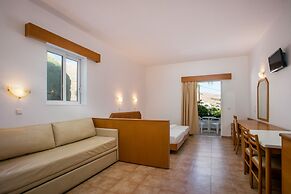 Lambis Studios & Apartments