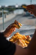 Lambis Studios & Apartments