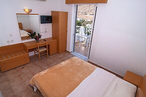 Lambis Studios & Apartments