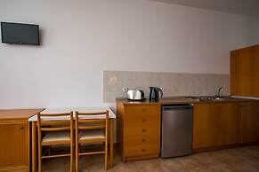 Lambis Studios & Apartments