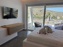 Lambis Studios & Apartments