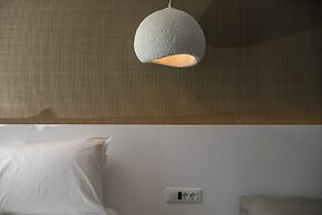 Lambis Studios & Apartments