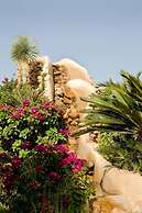 Lambis Studios & Apartments