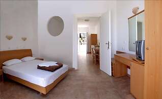 Lambis Studios & Apartments