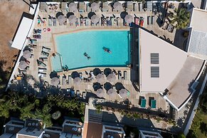 Lambis Studios & Apartments