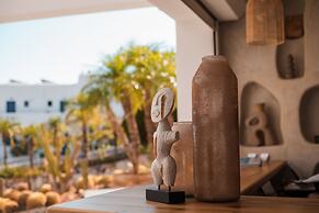 Lambis Studios & Apartments