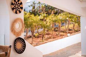 Lambis Studios & Apartments