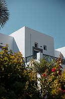 Lambis Studios & Apartments