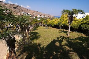 Lambis Studios & Apartments