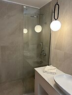 Lambis Studios & Apartments