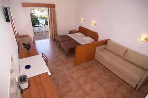 Lambis Studios & Apartments