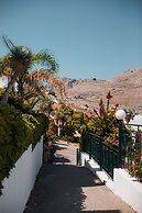 Lambis Studios & Apartments