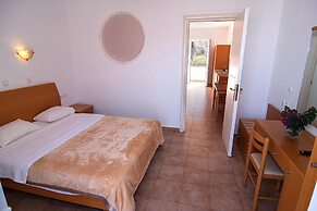 Lambis Studios & Apartments