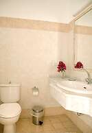 Lambis Studios & Apartments