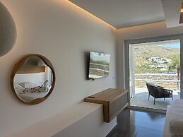 Lambis Studios & Apartments