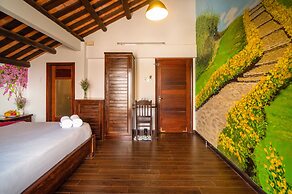 Calm House Hotel Hoi An
