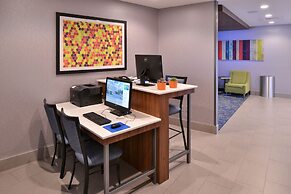 Holiday Inn Express & Suites Bryant - Benton Area by IHG