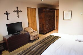 Glenskirlie House & Castle