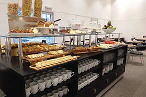 Dazzler by Wyndham Asuncion