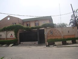 Charlie's Place And Suite