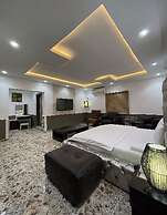 Charlie's Place And Suite