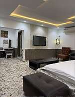 Charlie's Place And Suite