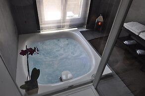 Place 24 Suites & Wellness