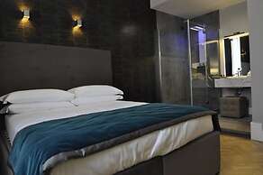 Place 24 Suites & Wellness