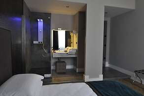 Place 24 Suites & Wellness