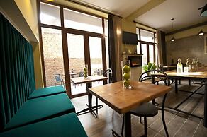 Hotel 27