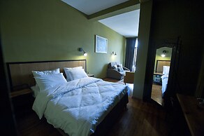 Hotel 27