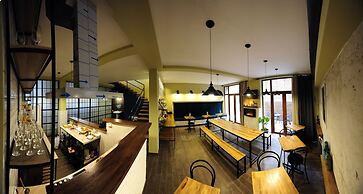 Hotel 27