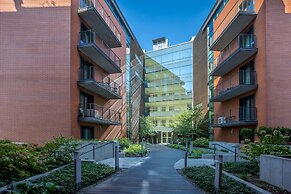 FriendHouse Apartments - City Center