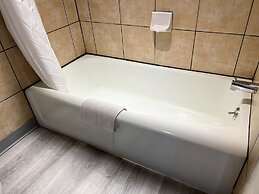 The Junction Hotel and Hostel