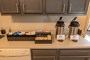 The Junction Hotel and Hostel