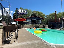 The Junction Hotel and Hostel