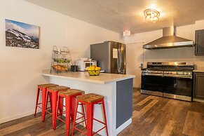 The Junction Hotel and Hostel