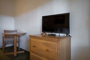 The Junction Hotel and Hostel