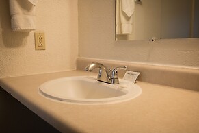 The Junction Hotel and Hostel