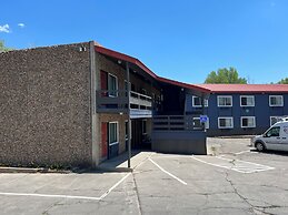 The Junction Hotel and Hostel