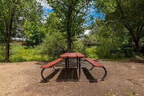 The Junction Hotel and Hostel