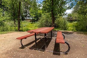 The Junction Hotel and Hostel