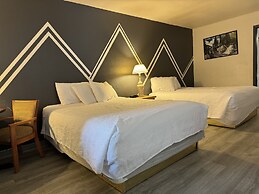 The Junction Hotel and Hostel